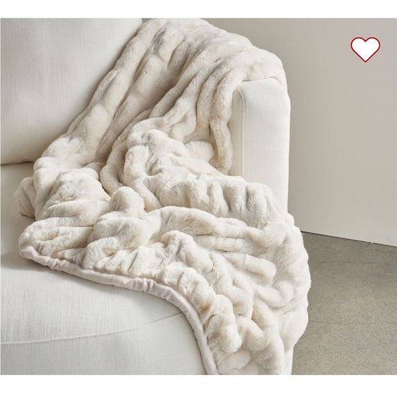 Pottery Barn Bedding Pottery Barn Faux Fur Ruched Throw Blanket In